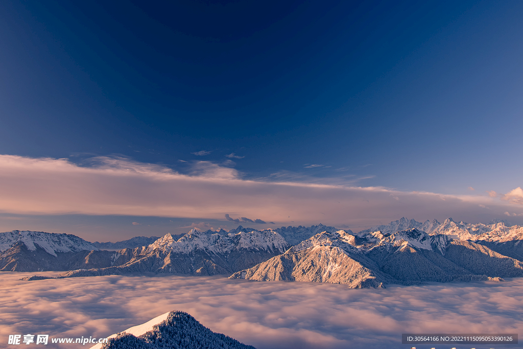云雾雪山