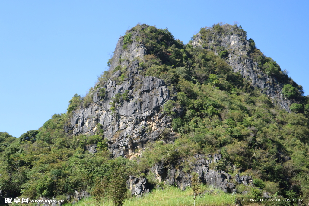 喀斯特山峰