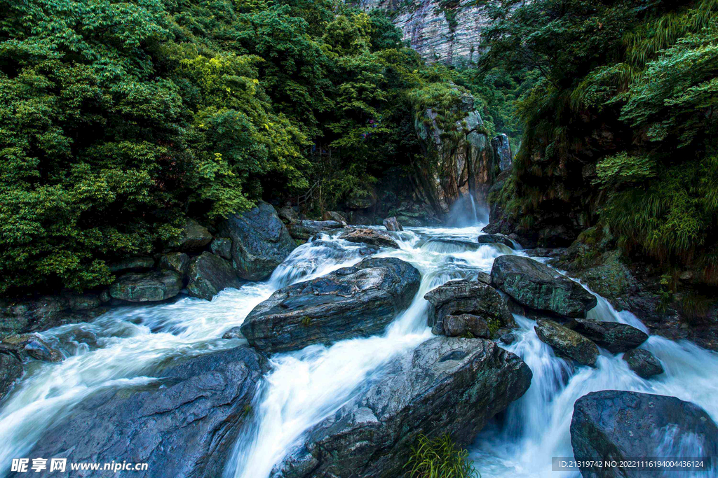 庐山山间泉水