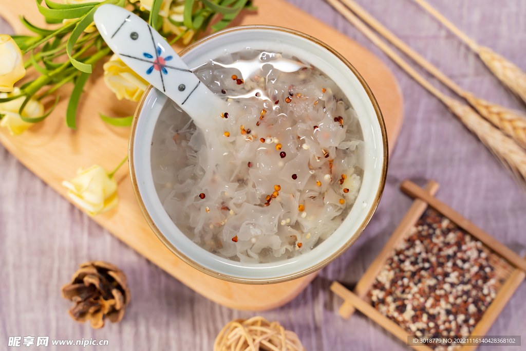 藜麦银耳羹