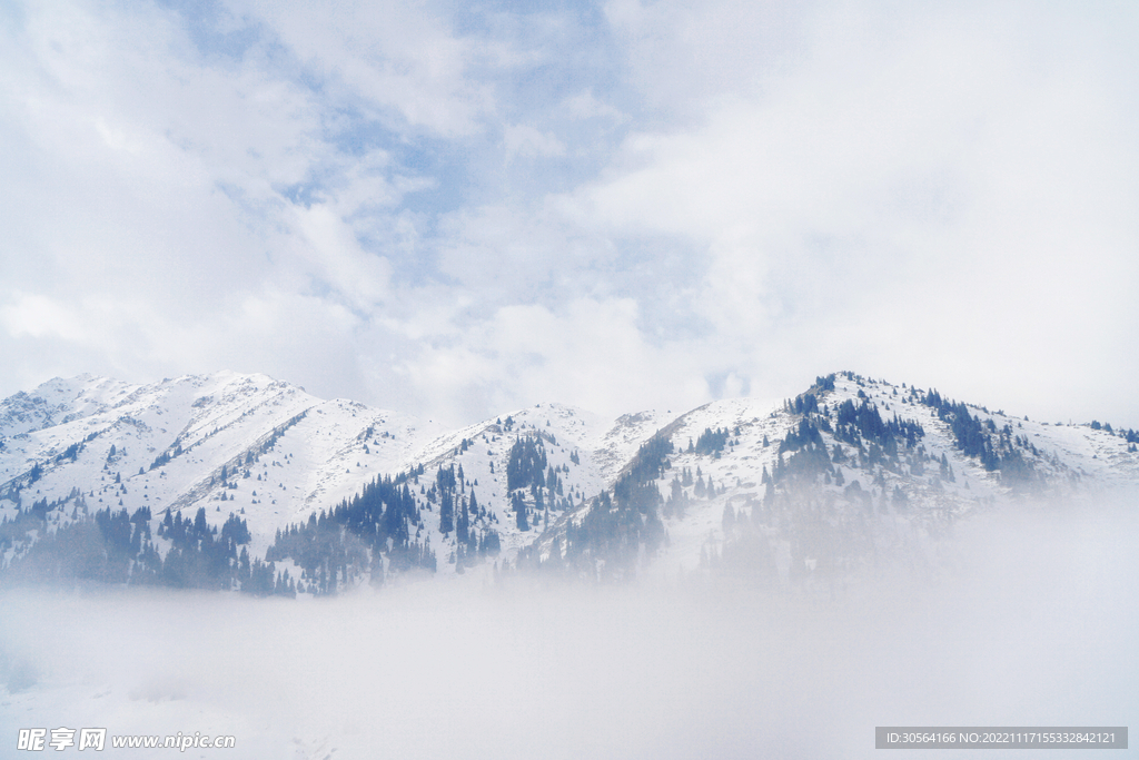 云雾雪山