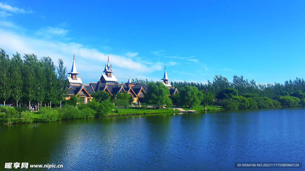 湖边旅游建筑