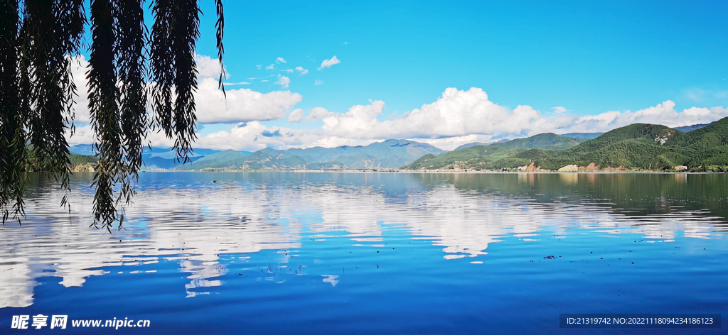 泸沽湖美丽摄影图