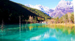雪山湖泊摄影图