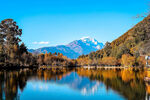 湖边雪山蓝天摄影