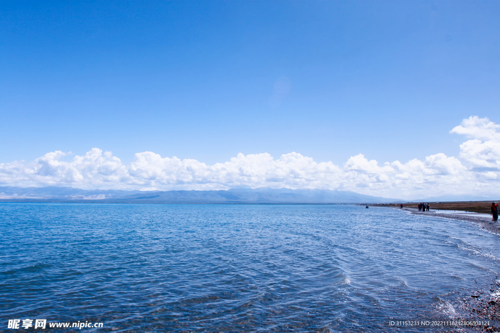 青海湖边