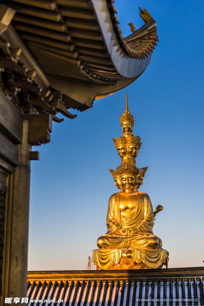 复古寺庙屋檐