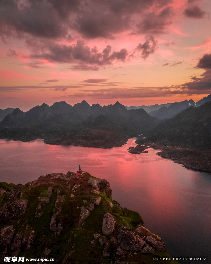 夕阳和山