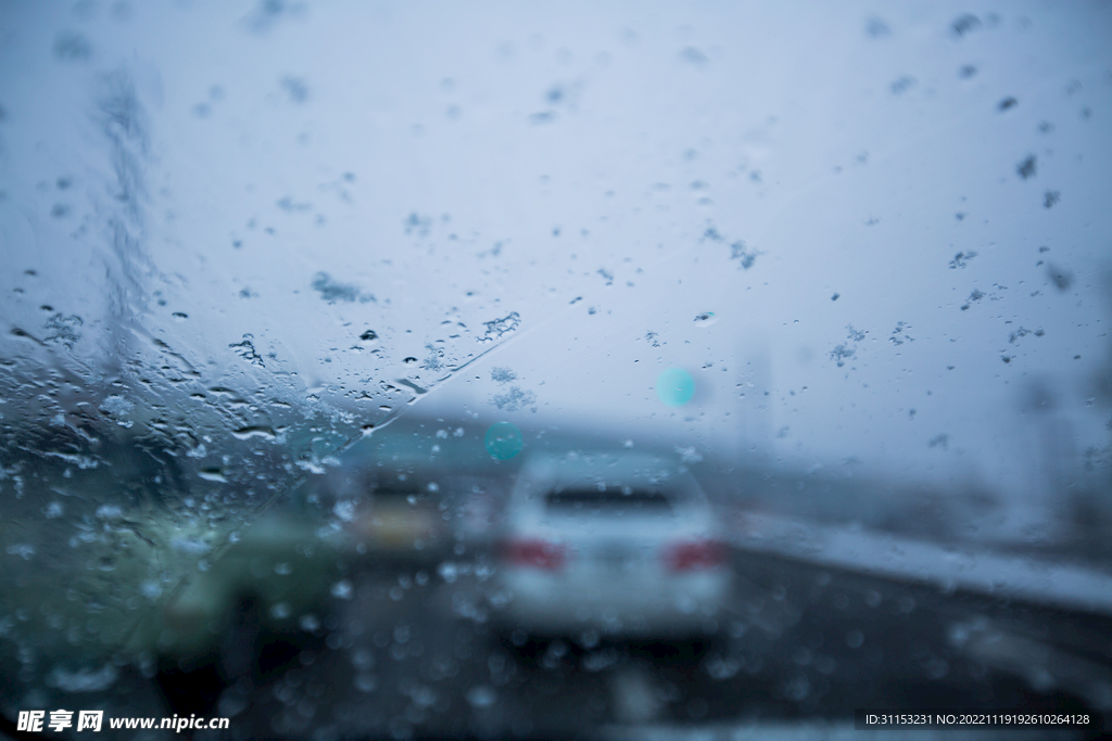 玻璃雨珠