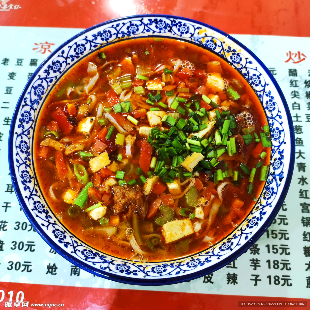 抓住面食快餐新机遇，这家100平米门店月营业额高达45万！-开店邦