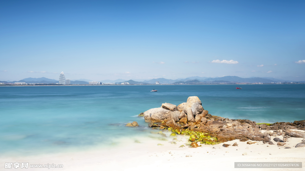 海边沙滩礁石