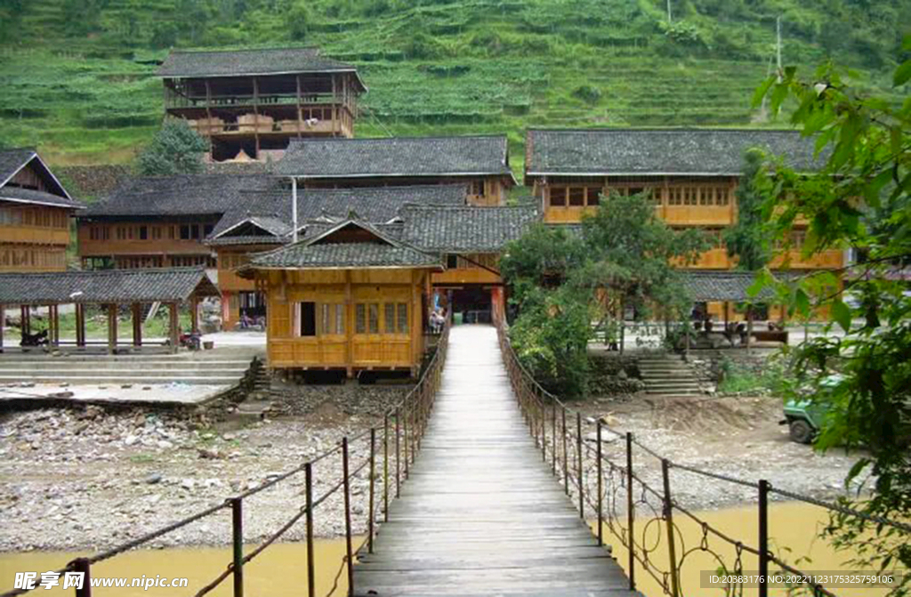 少数民族农村吊桥