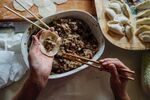 包饺子