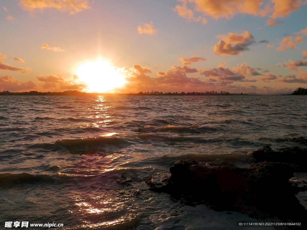 海滨夕阳风光