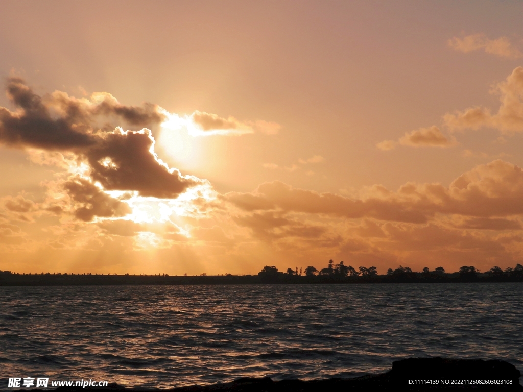 海滨夕阳