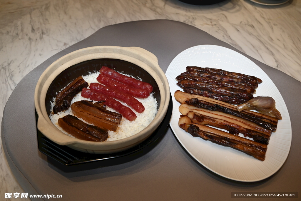 餐饮秋冬推荐腊味煲仔饭摄影图