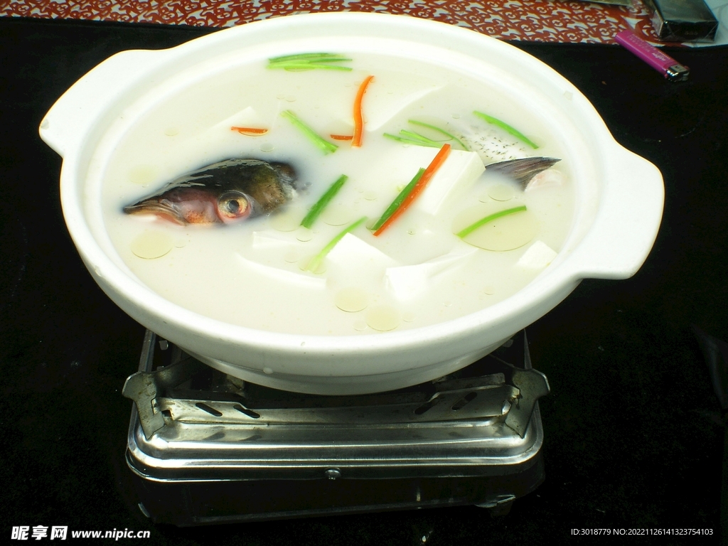 鱼头炖豆腐汤