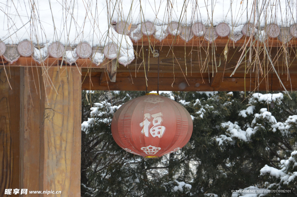 瑞雪兆庭院