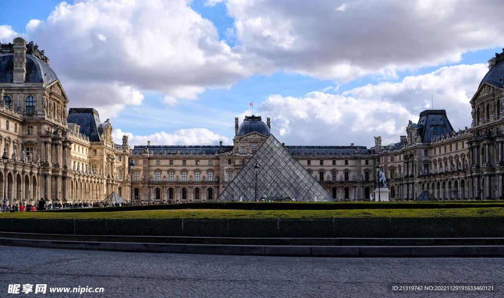 巴黎卢浮宫照片