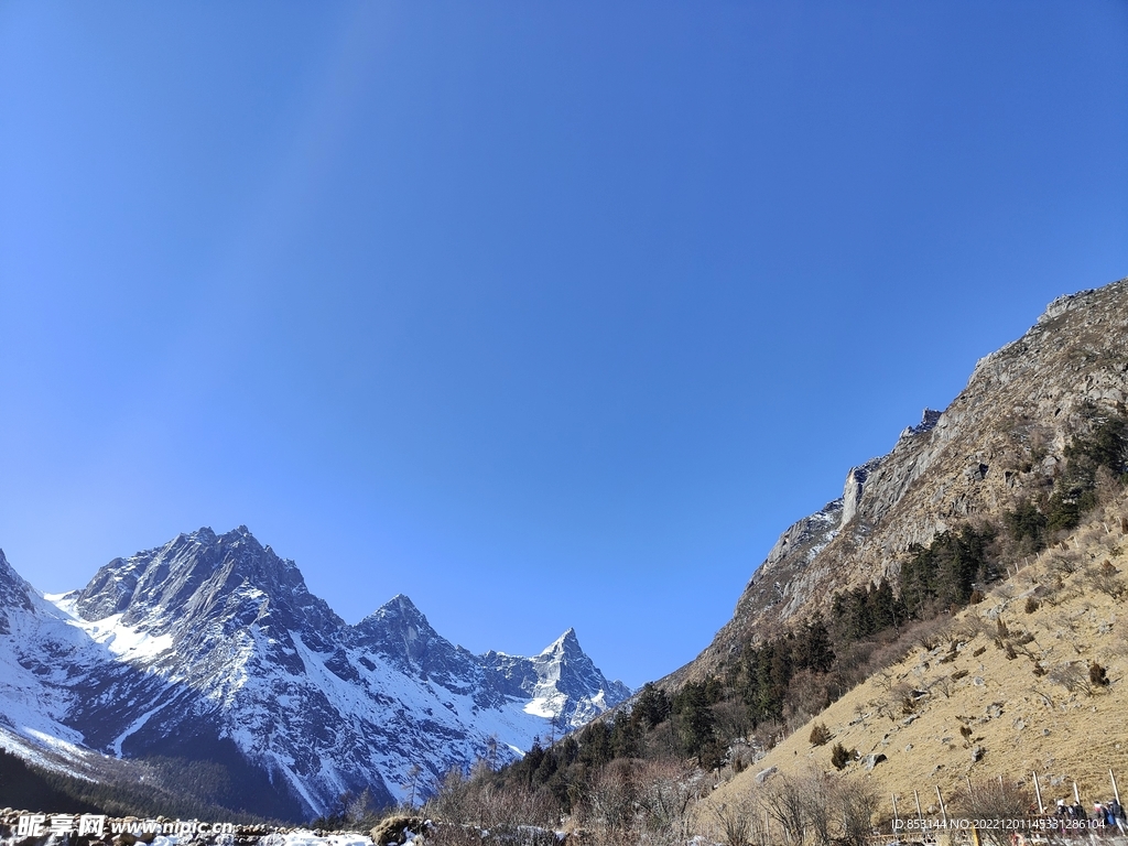 高原雪山