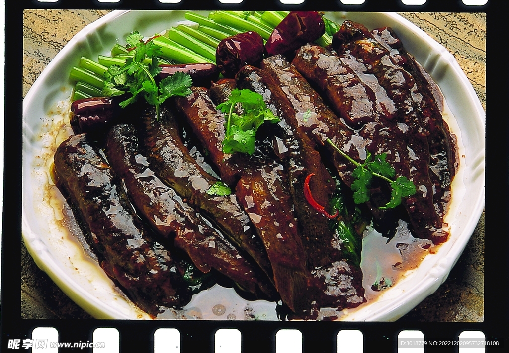 泥鳅焖茼蒿