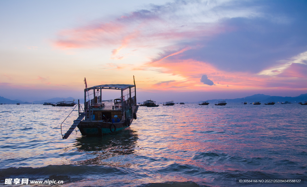 海上小船