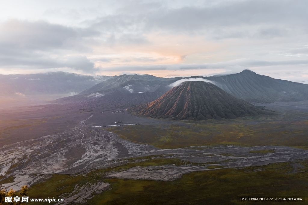 火山 