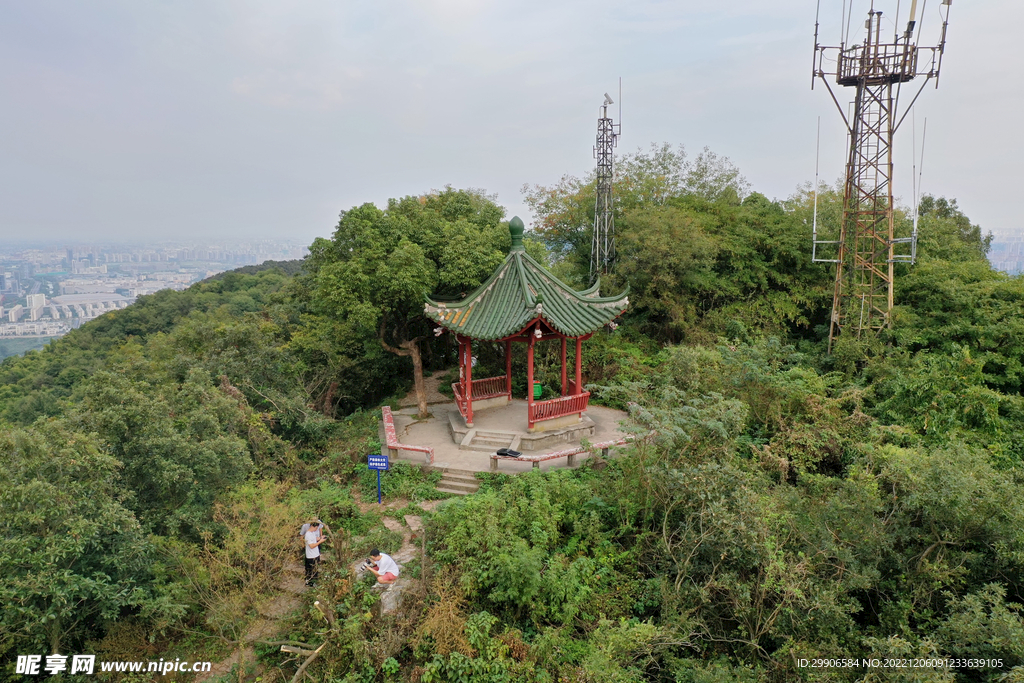 山顶凉亭