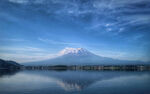 蓝天下的富士山