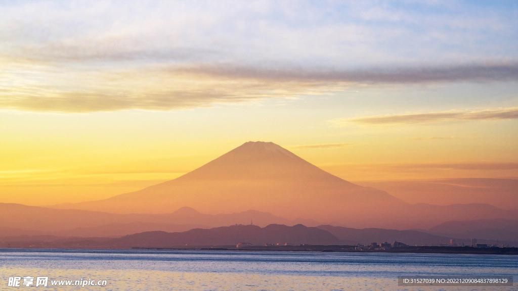 夕阳下的富士山