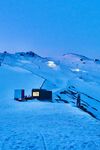 雪地中的小屋
