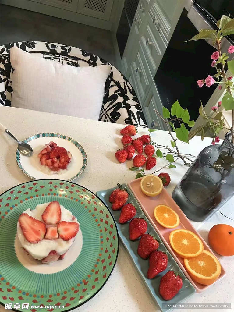 甜点草莓蛋糕