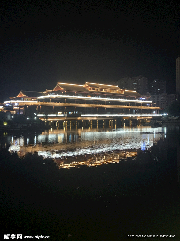 河边夜景