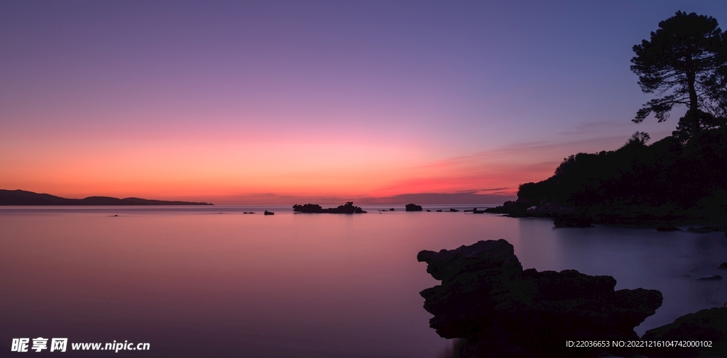 紫色黄昏海岸