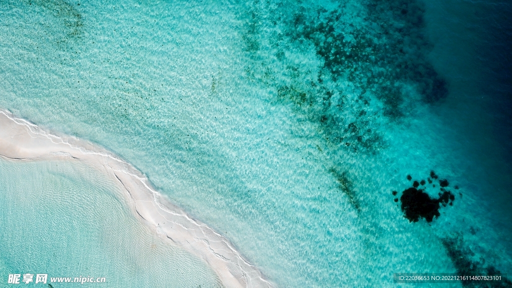 清澈大海鸟瞰图