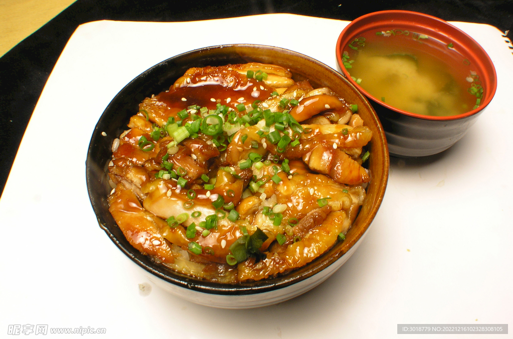 煎鸡肉盖饭