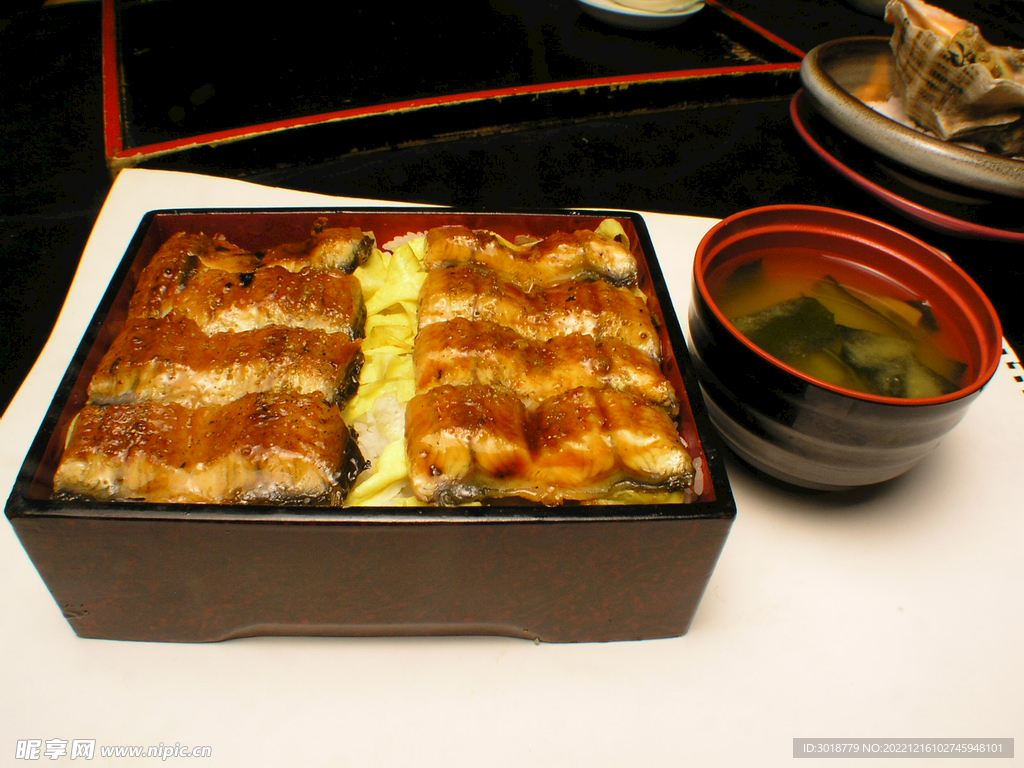鳗鱼盖饭