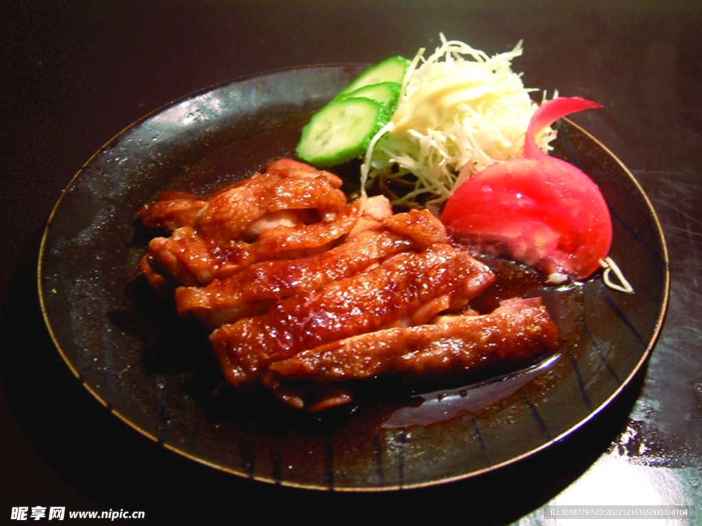 扒鸡腿鸟肉
