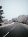 黑白色的公路马路