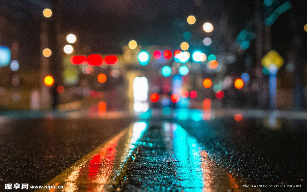 夜晚城市灯火光斑地面反光倒影