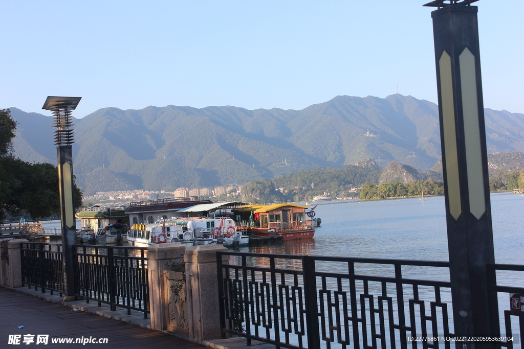 肇庆七星岩牌坊风景摄影图