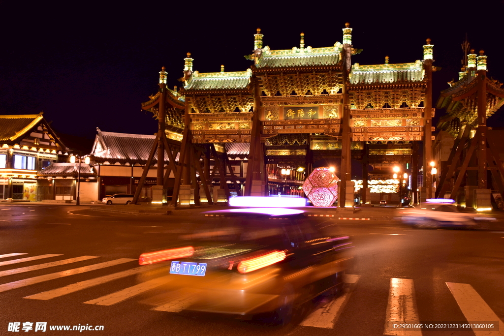 河阳街木牌坊路口夜景街景车影