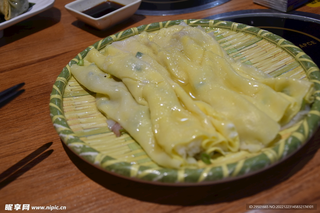 鸡蛋瘦肉蒸肠粉