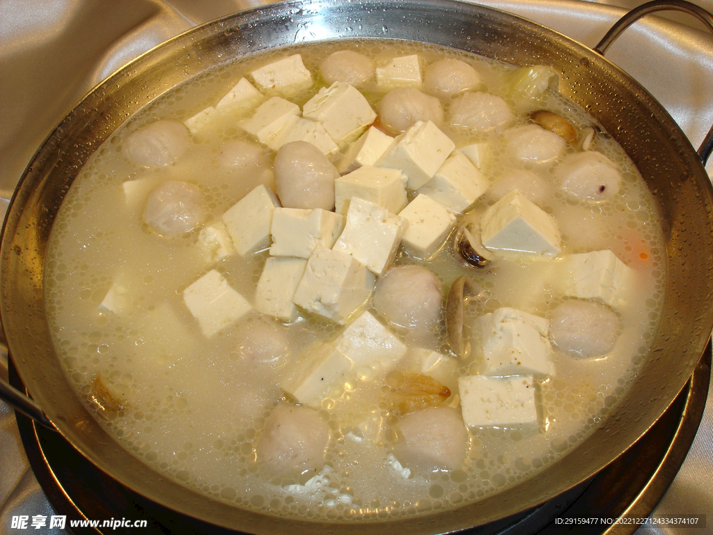 锅仔生菜鱼丸煮豆腐