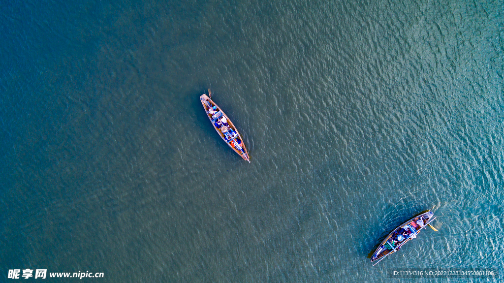 大海航行小船