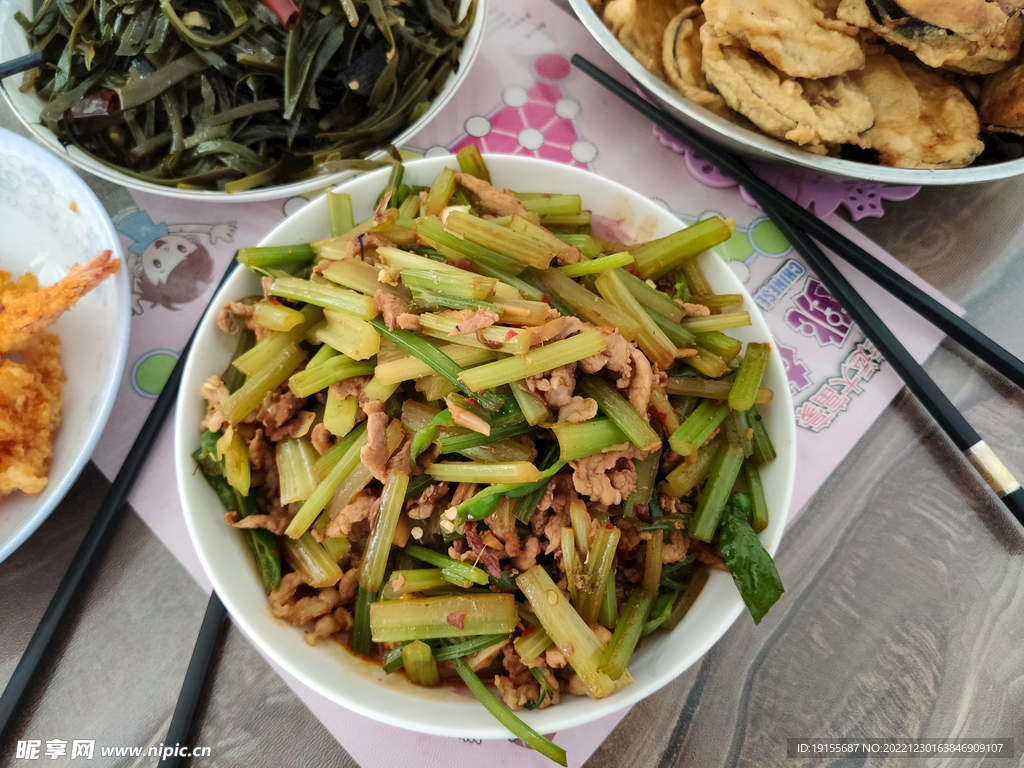 芹菜炒肉