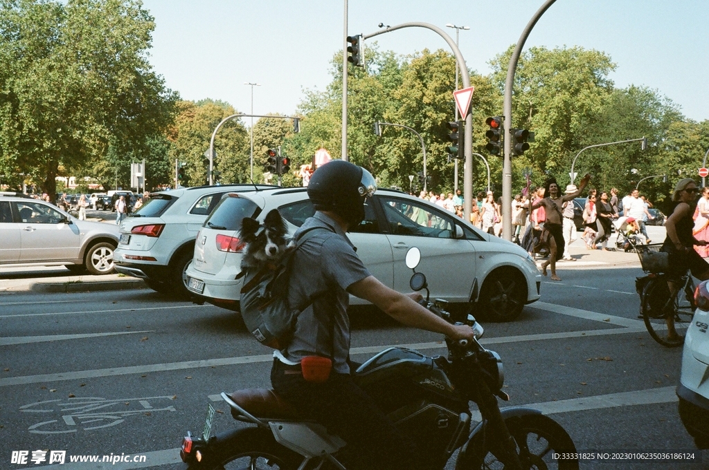 摩托车