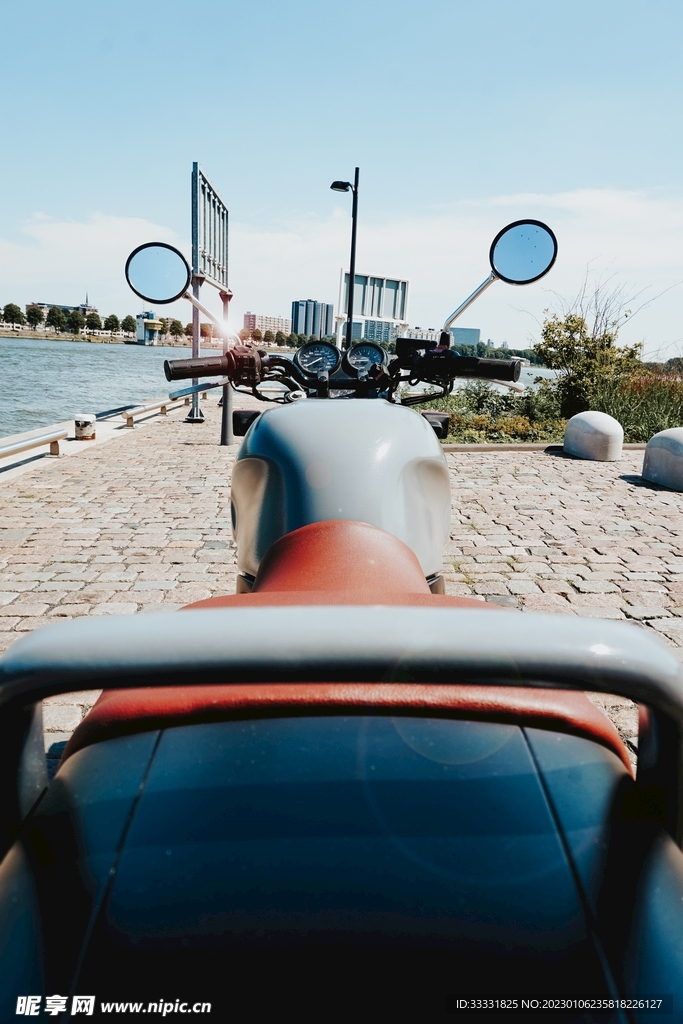 摩托车