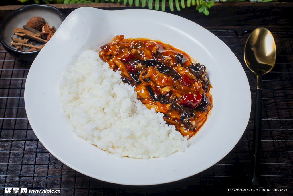 鱼香肉丝盖饭