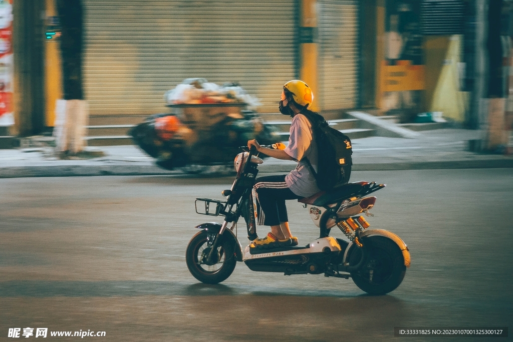摩托车
